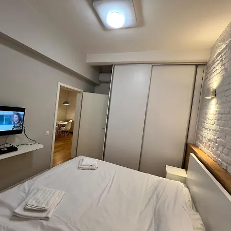 Stylish Downtown Balcony Apartment Bucharest