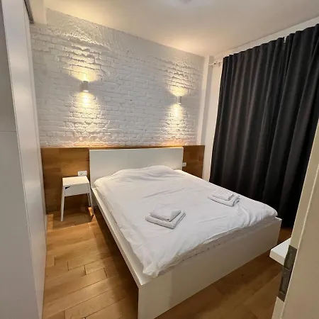 Stylish Downtown Balcony Apartment Bucharest
